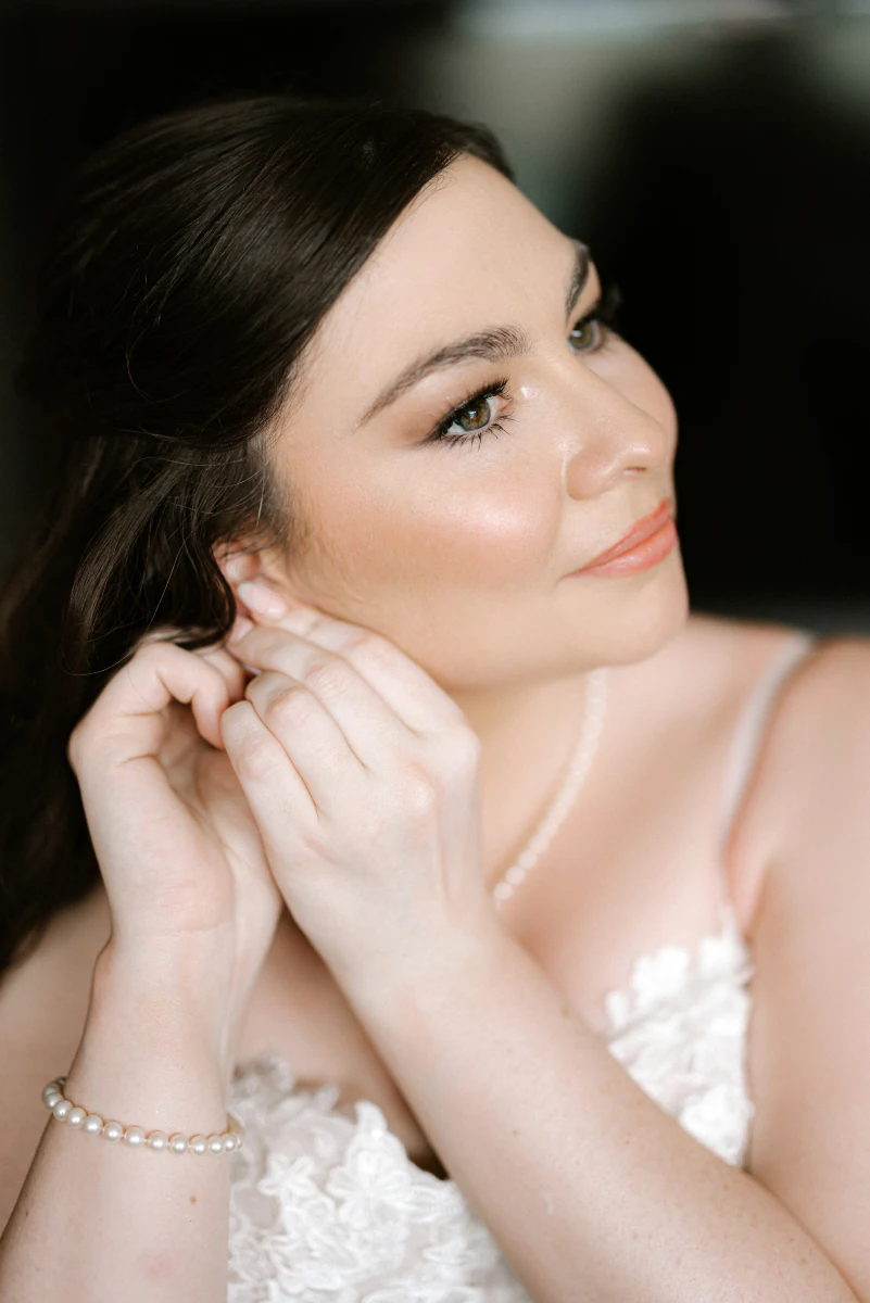 Bride with a pearl bracelet