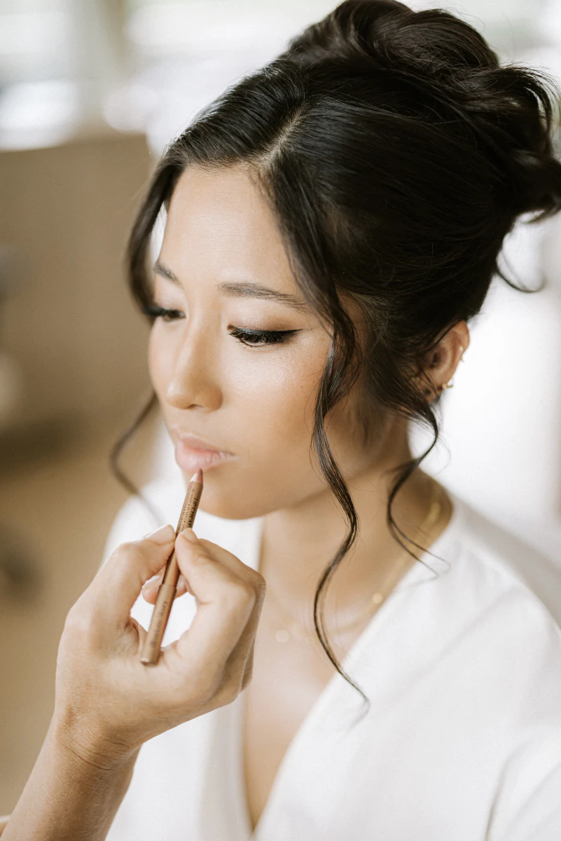 Lip pencil, the final detail